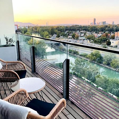 Sunrise Above Sky With Rooftop Pool เวียนนา ภายนอก รูปภาพ